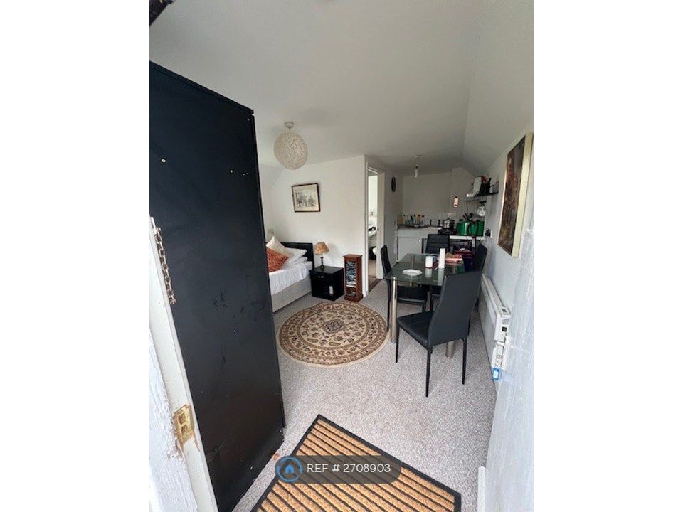 Property photo 1 of 3