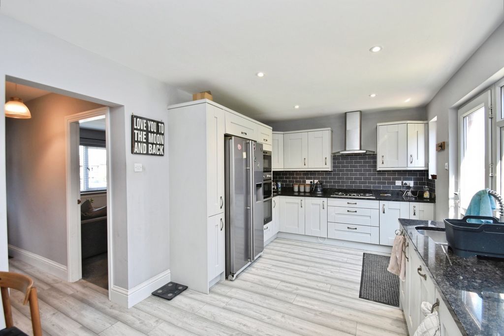 Property photo 2 of 27 Pbox-Img.Jpg