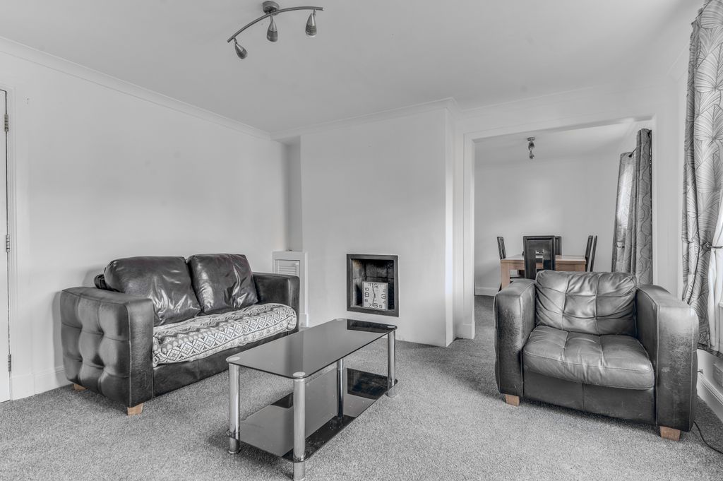 Property photo 2 of 12 9Menstriepl-0028