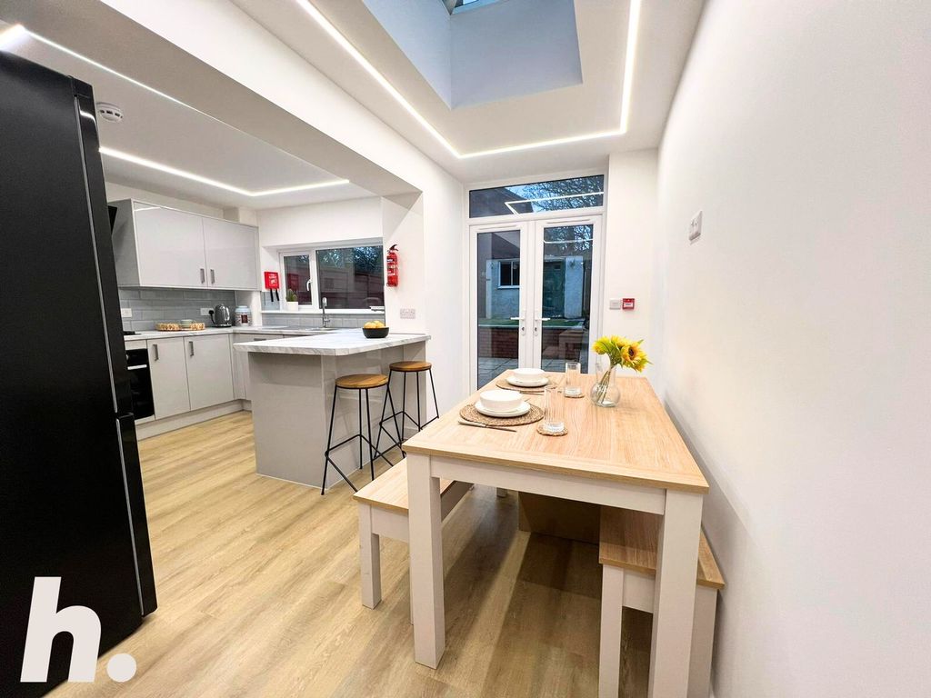 Property photo 3 of 14 Dining Room