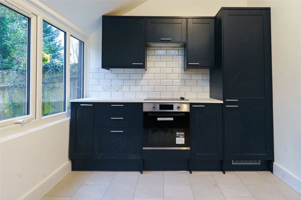 Property photo 2 of 7 Kitchen