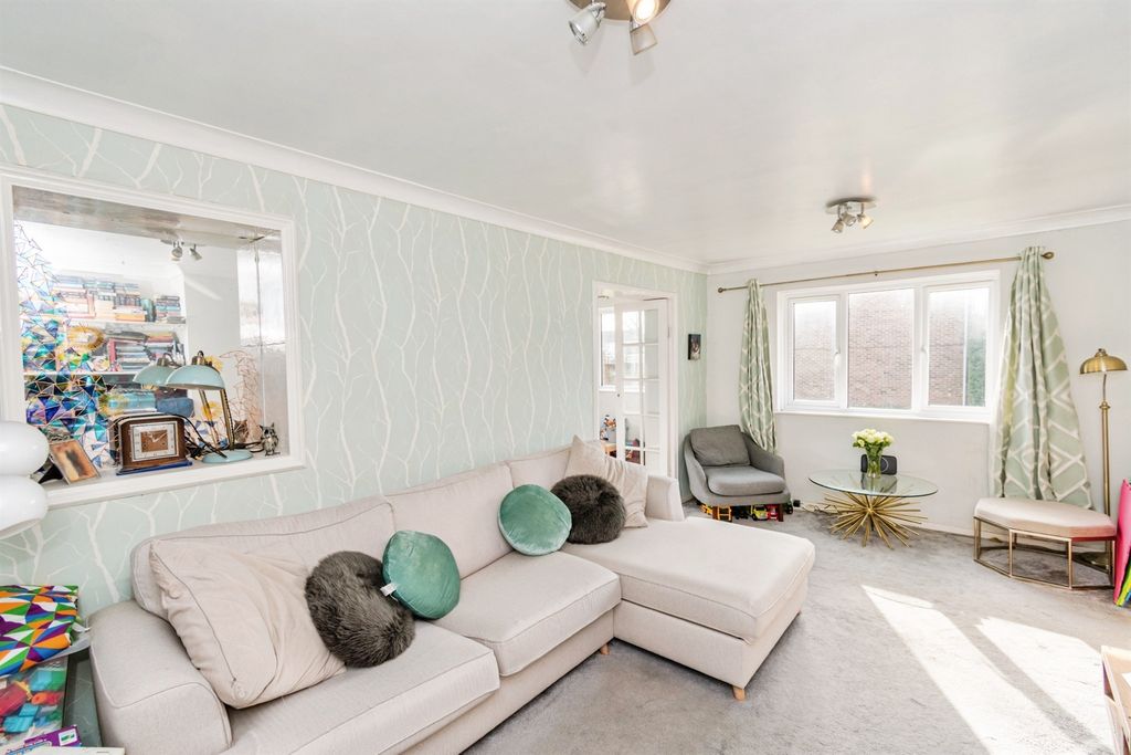 Property photo 2 of 17