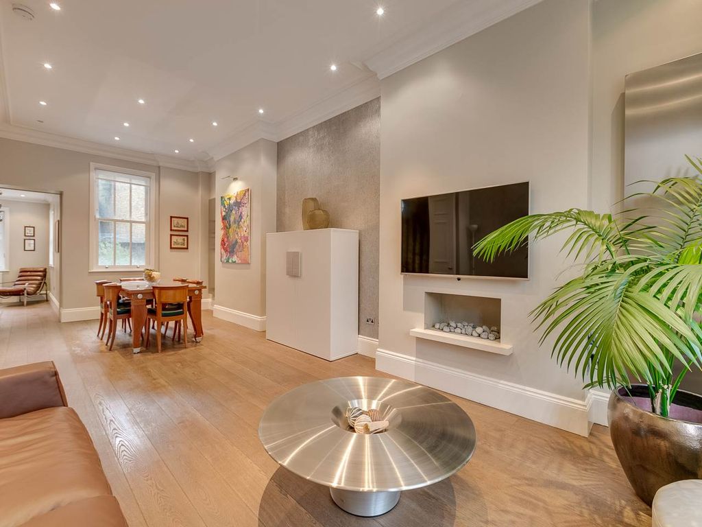 Property photo 1 of 12 Warwick Gardens 76-16