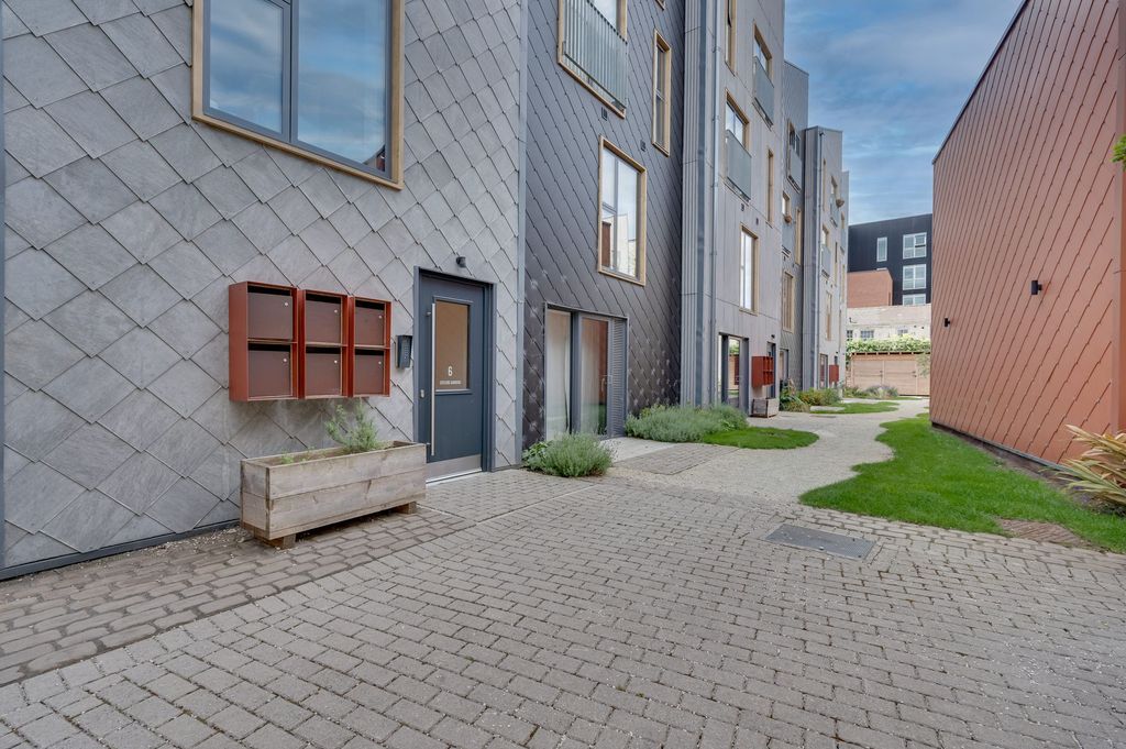Property photo 1 of 27