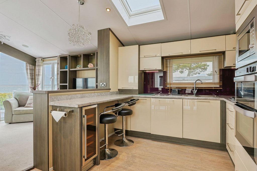 Property photo 2 of 17 Kitchen