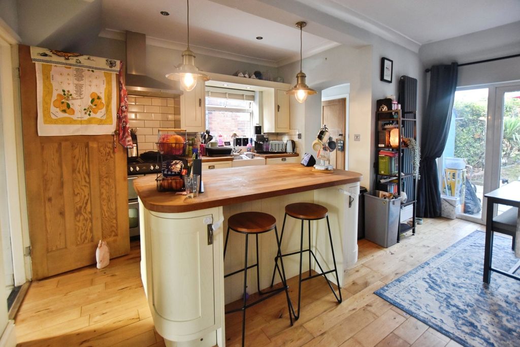 Property photo 3 of 9 Dining Kitchen