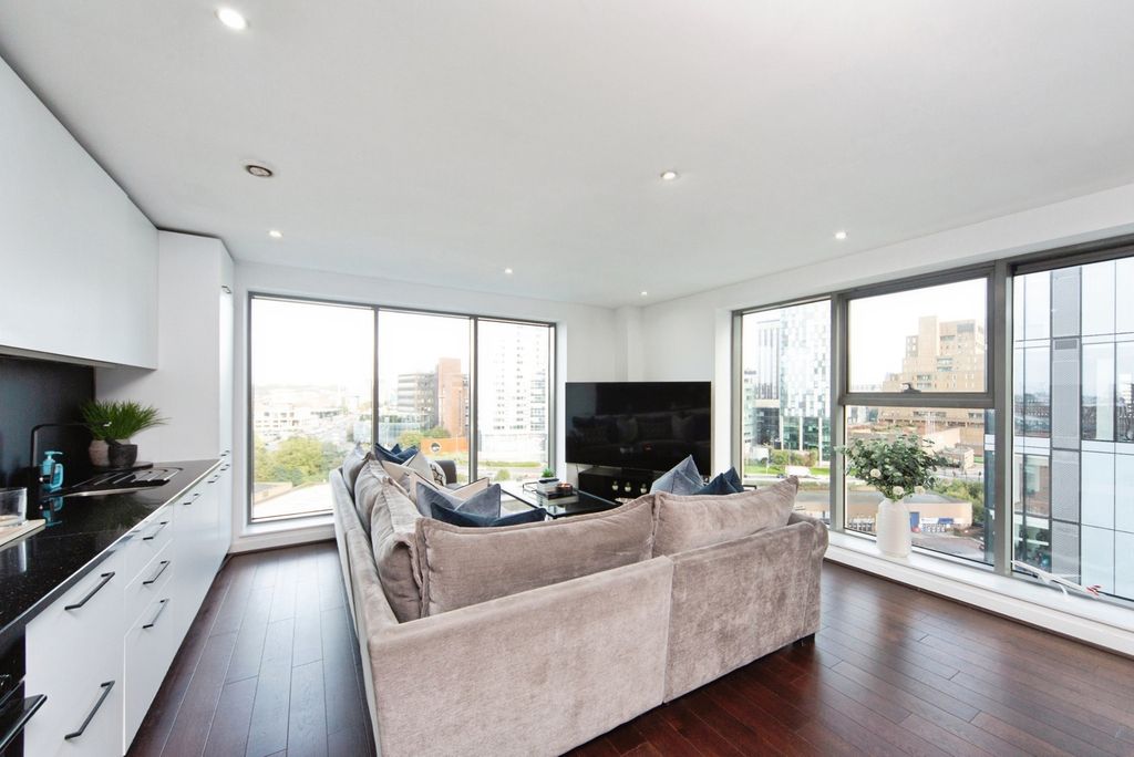 Property photo 2 of 19 Pbox-Img.Jpg