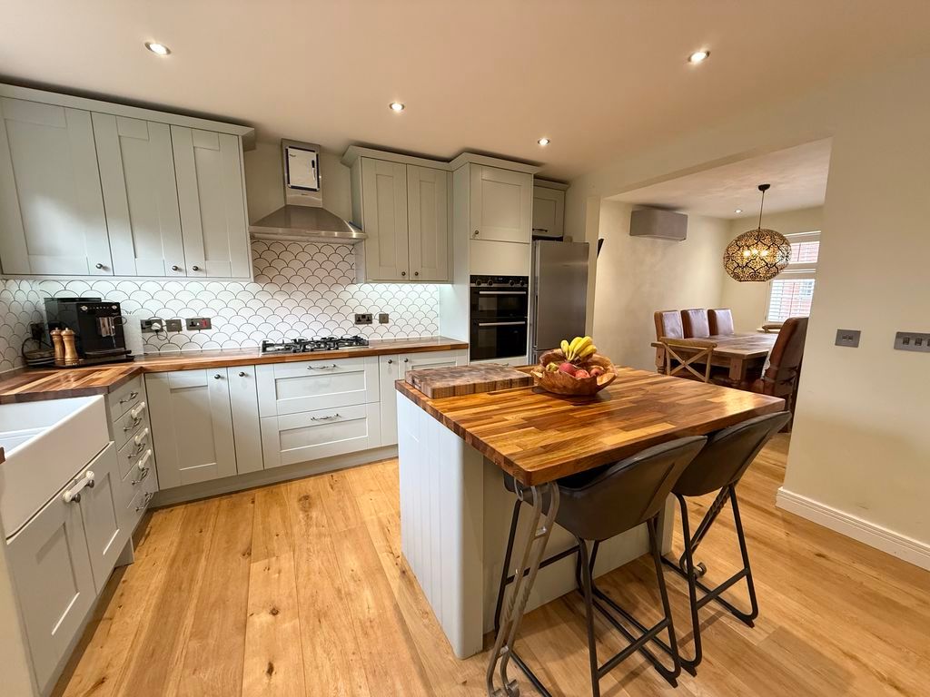 Property photo 2 of 22 Kitchen