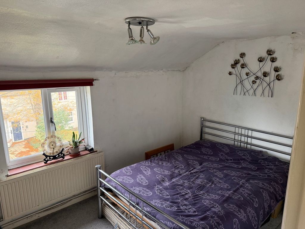 Property photo 3 of 6