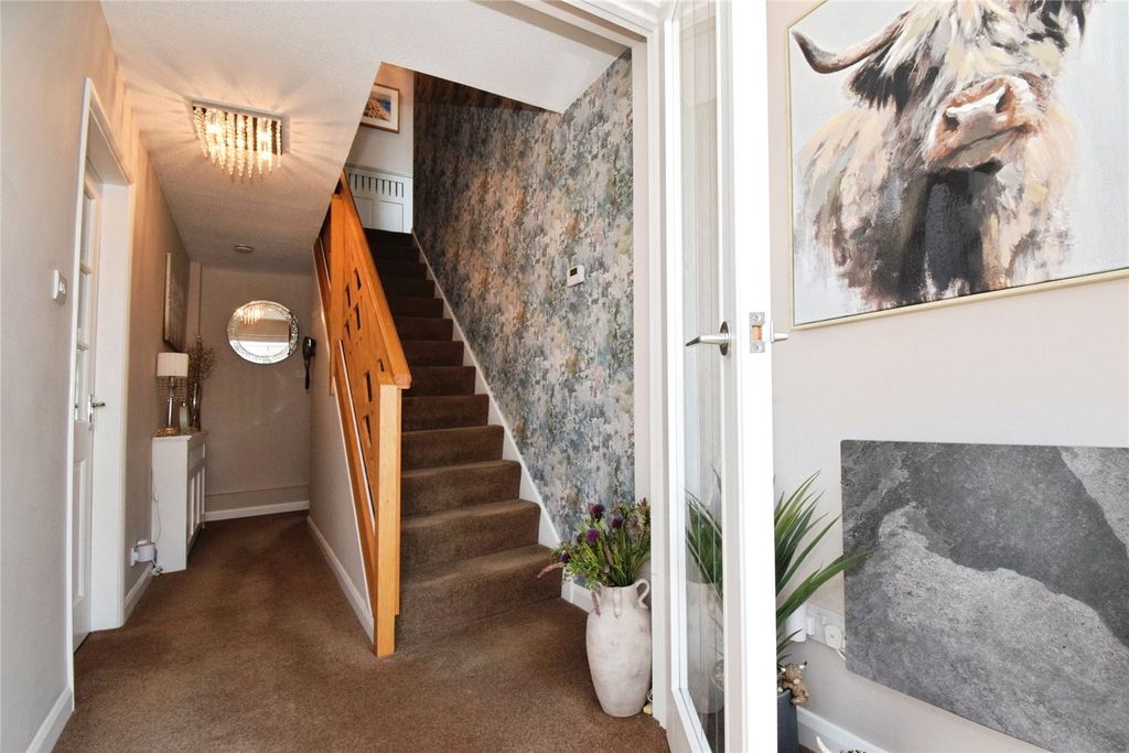 Property photo 2 of 25 Entrance Hall