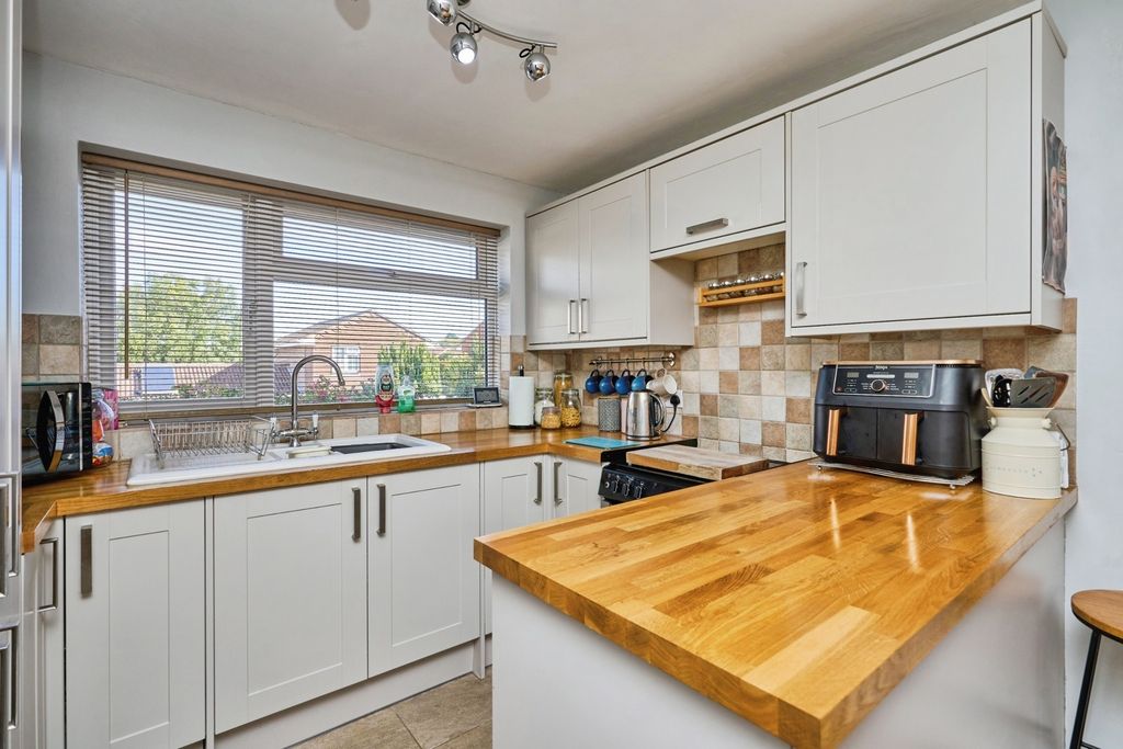 Property photo 2 of 17 Kitchen