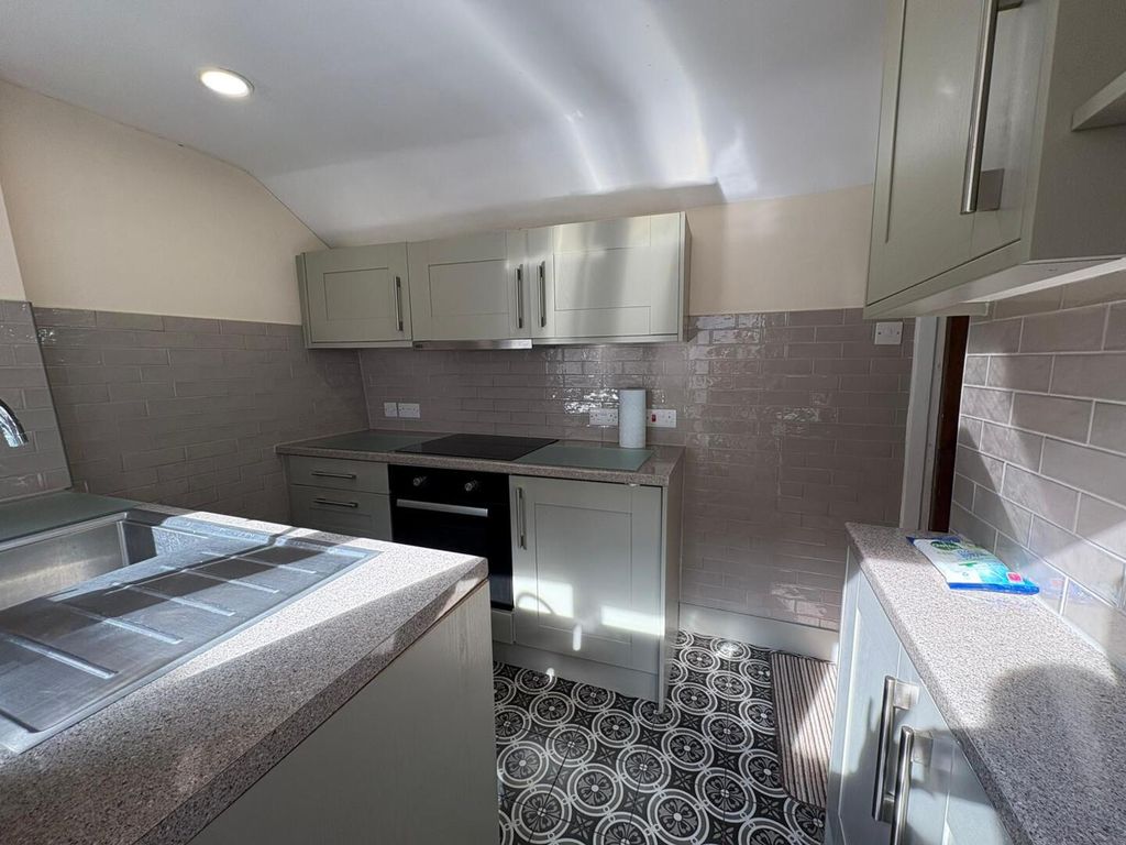 Property photo 2 of 11 Kitchen