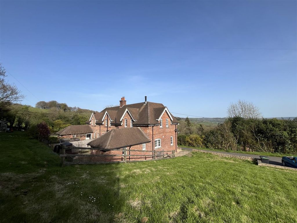 Property photo 2 of 14 Garden