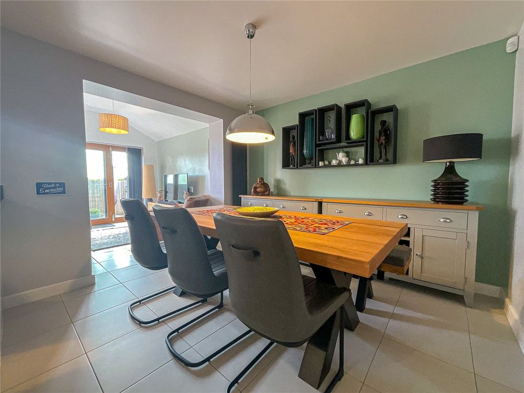 Property photo 3 of 37 Picture No. 24