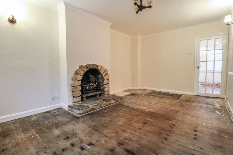 Property photo 3 of 16 Lounge