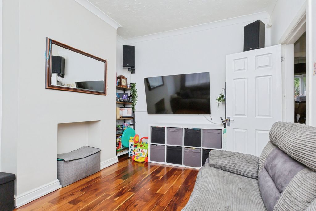 Property photo 3 of 11
