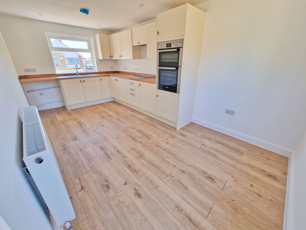 Property photo 3 of 25 Kitchen/Diner