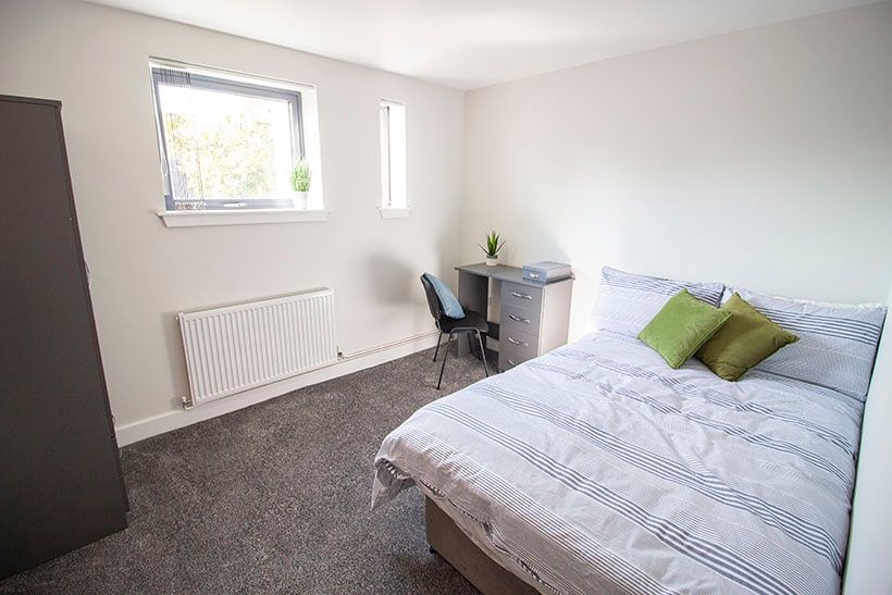 Property photo 3 of 6 Bright And Tidy Double Bedroom Featuring A Comfort...
