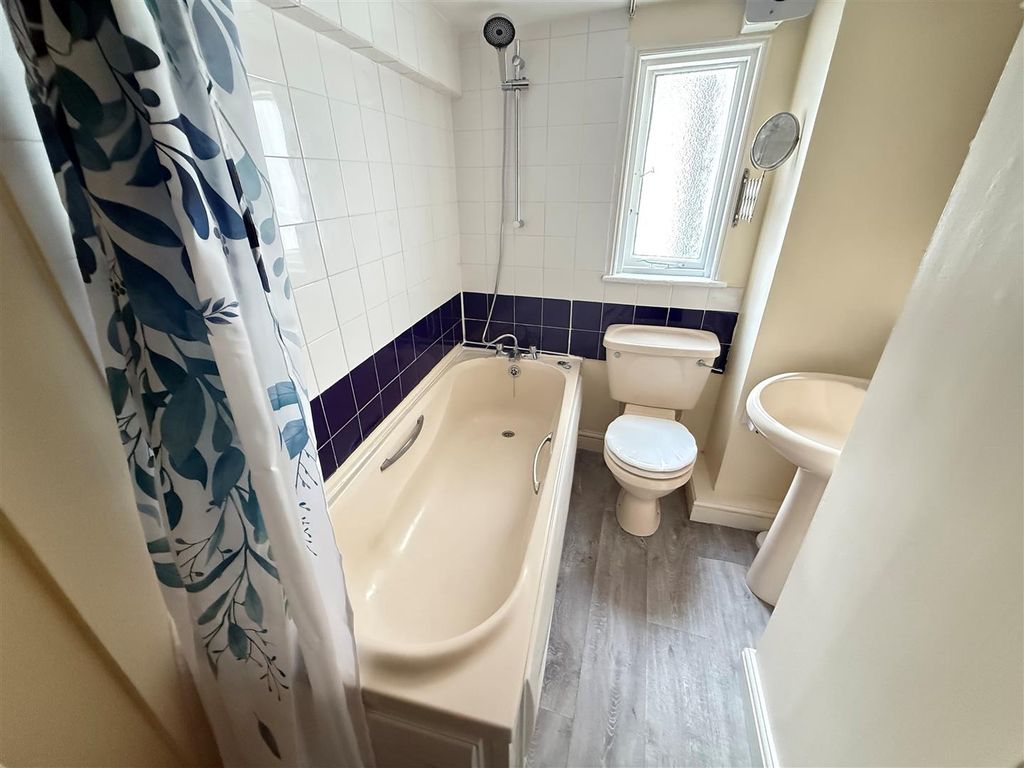 Property photo 2 of 5 Bathroom v1 Gff.Jpg