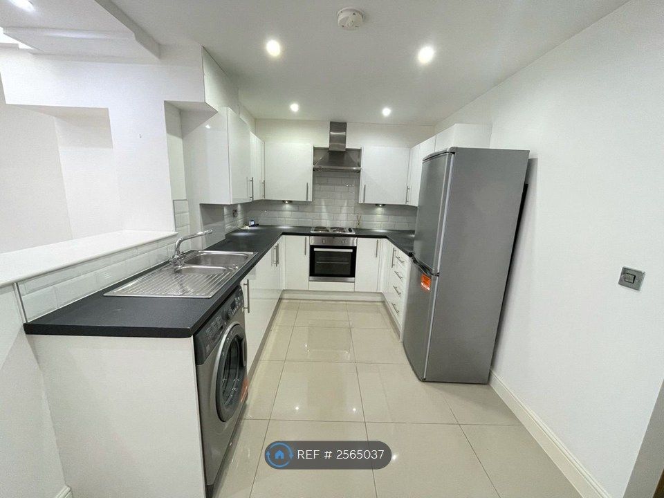 Property photo 1 of 17 Kitchen