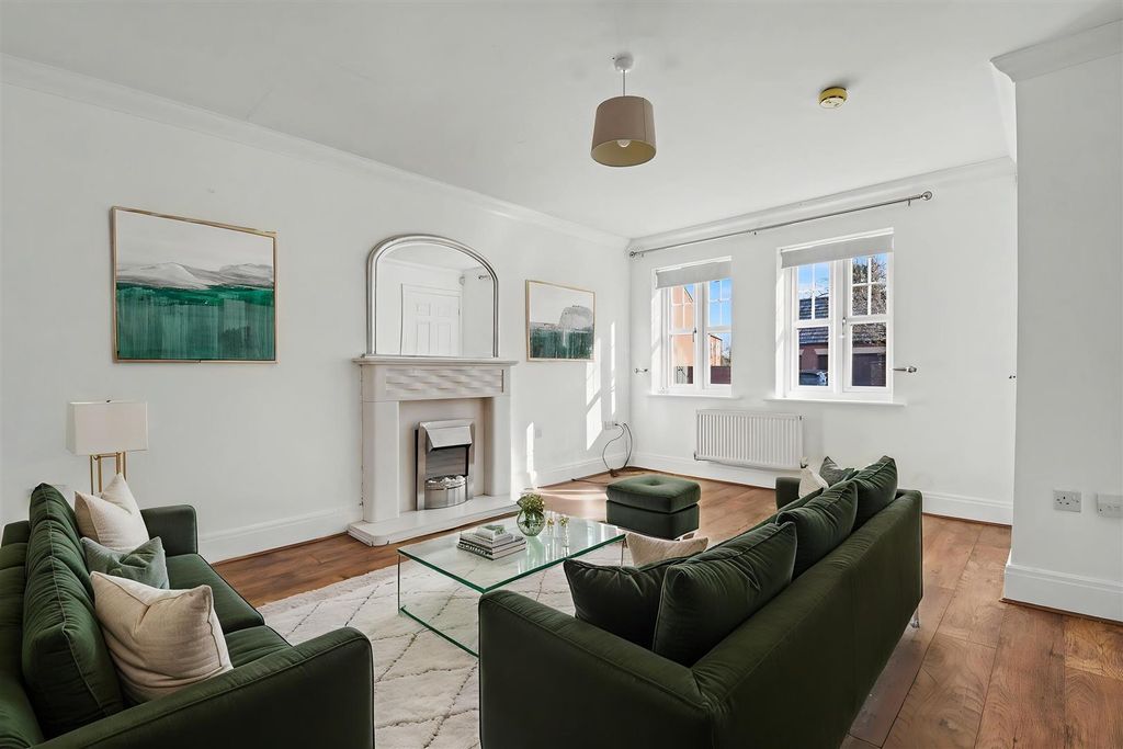 Property photo 2 of 15 Living Room (Staged)