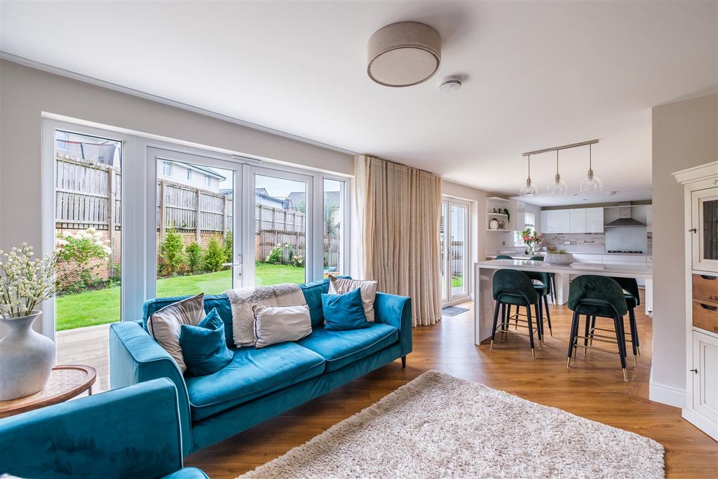 Property photo 2 of 32 Twill Crescent-17.Jpg
