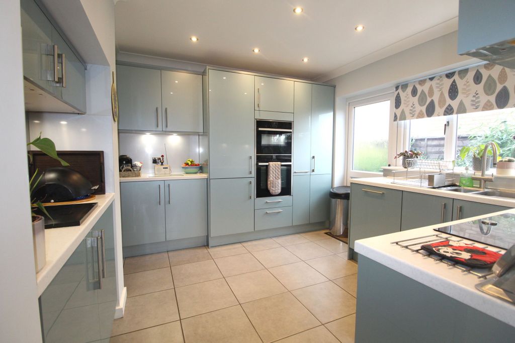 Property photo 2 of 20 Kitchen