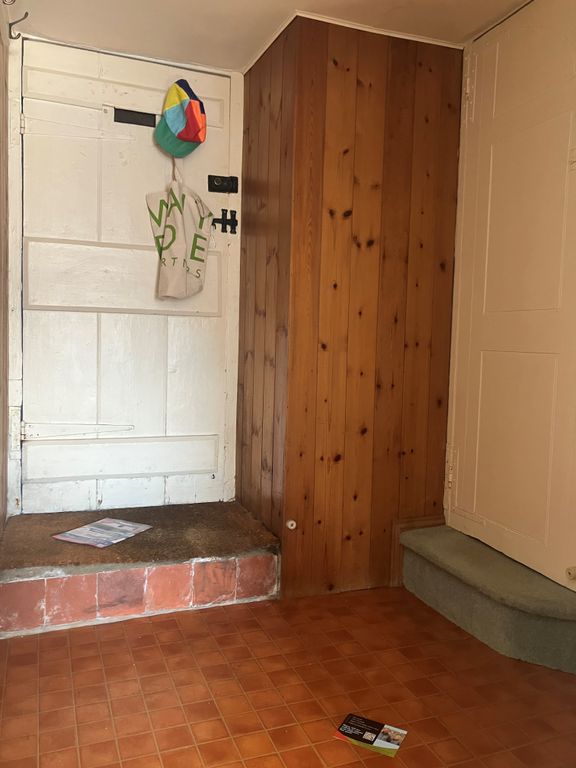 Property photo 3 of 8 Hall