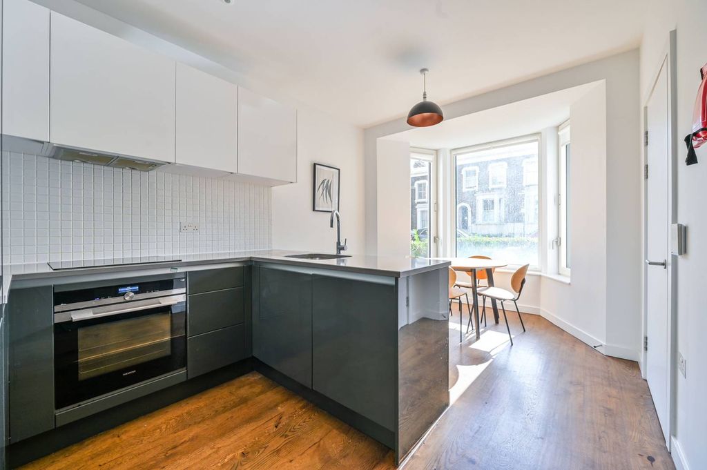 Property photo 2 of 21