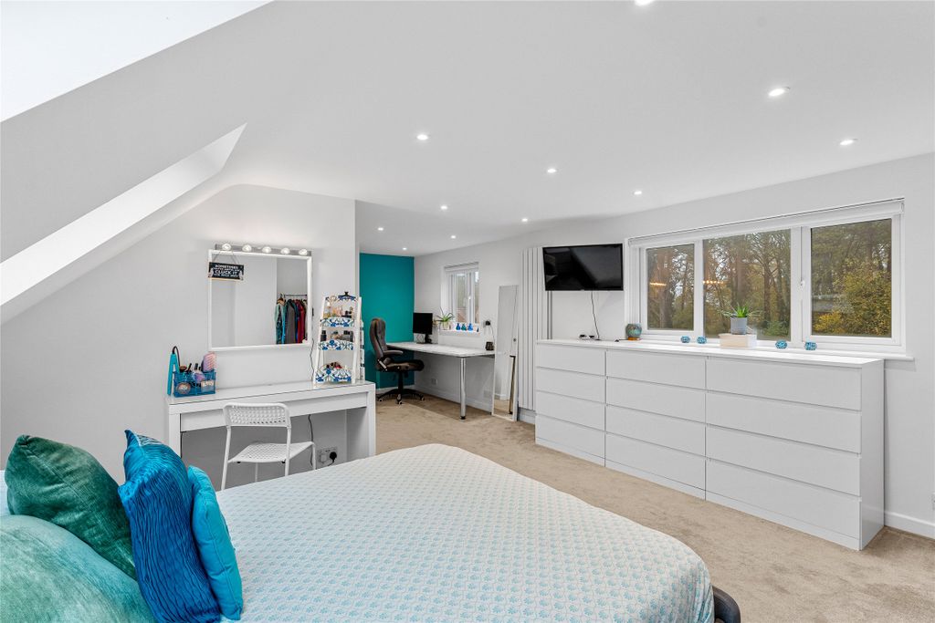 Property photo 3 of 15 Principle Bedroom