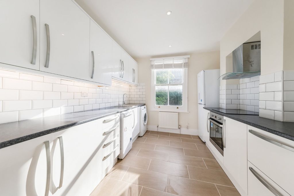 Property photo 3 of 8 Kitchen