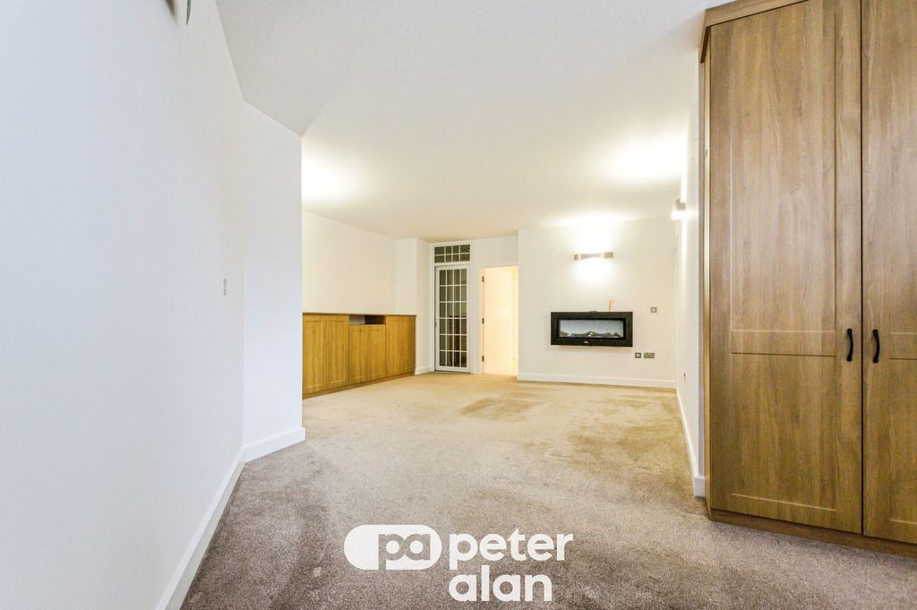 Property photo 2 of 11 Image