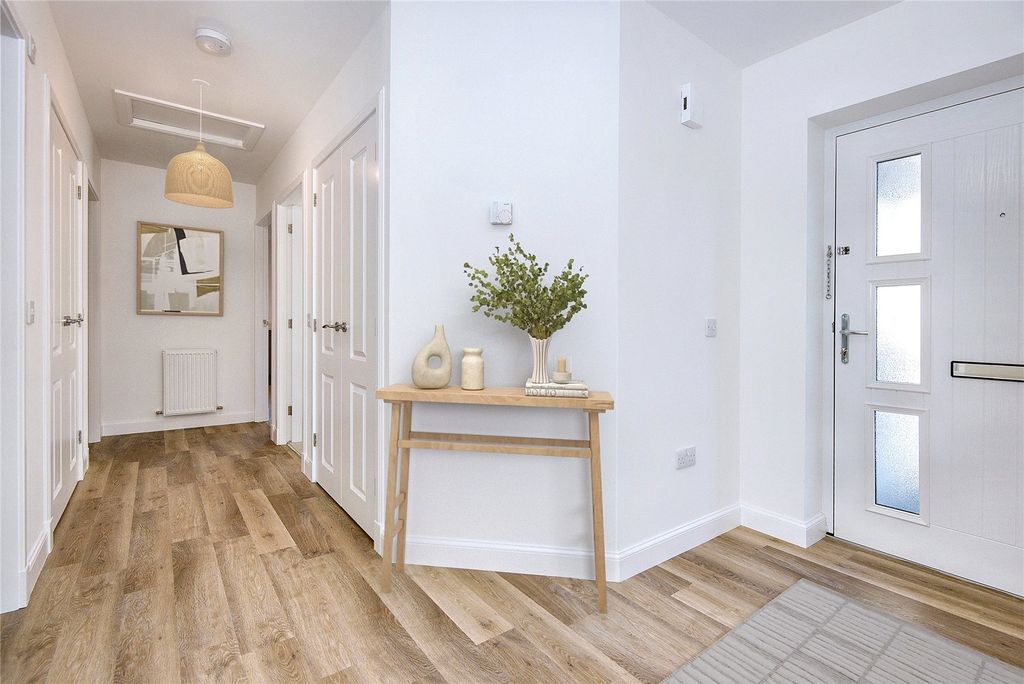 Property photo 2 of 6 Hall