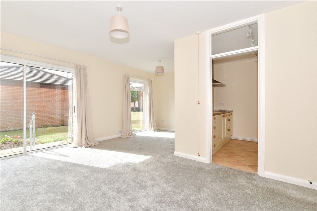 Property photo 2 of 9 Lounge