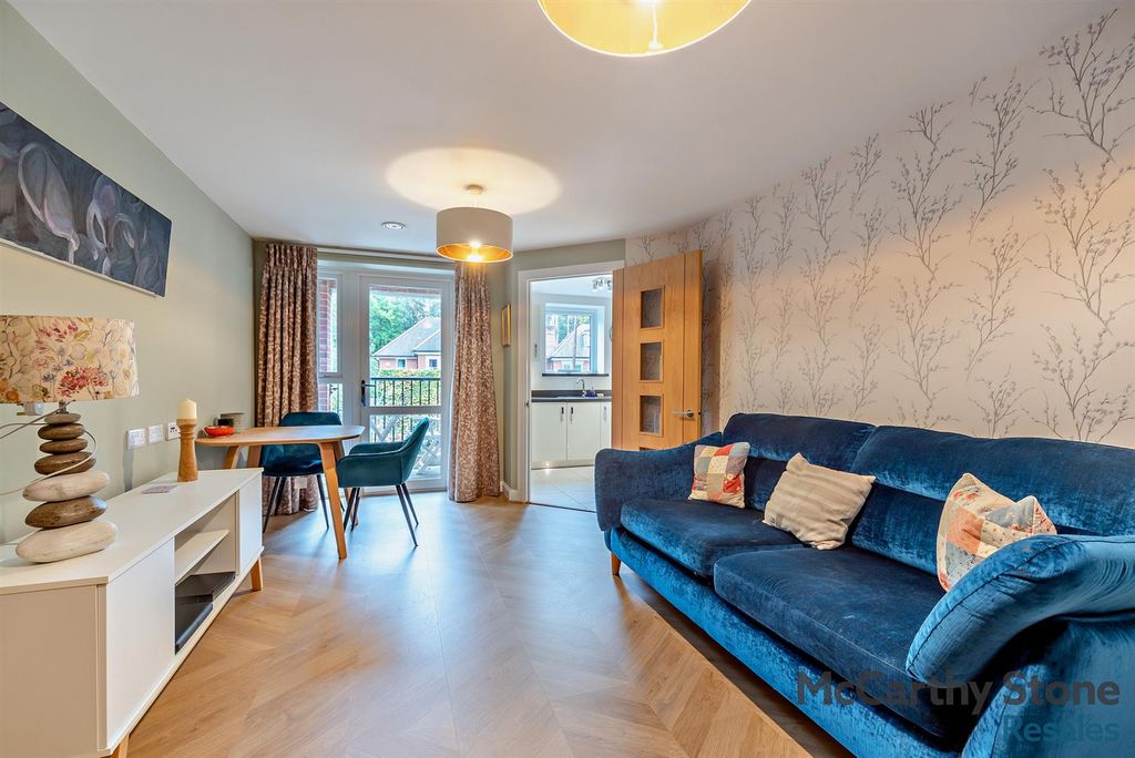 Property photo 2 of 27 8667584-Interior10-800.Jpg