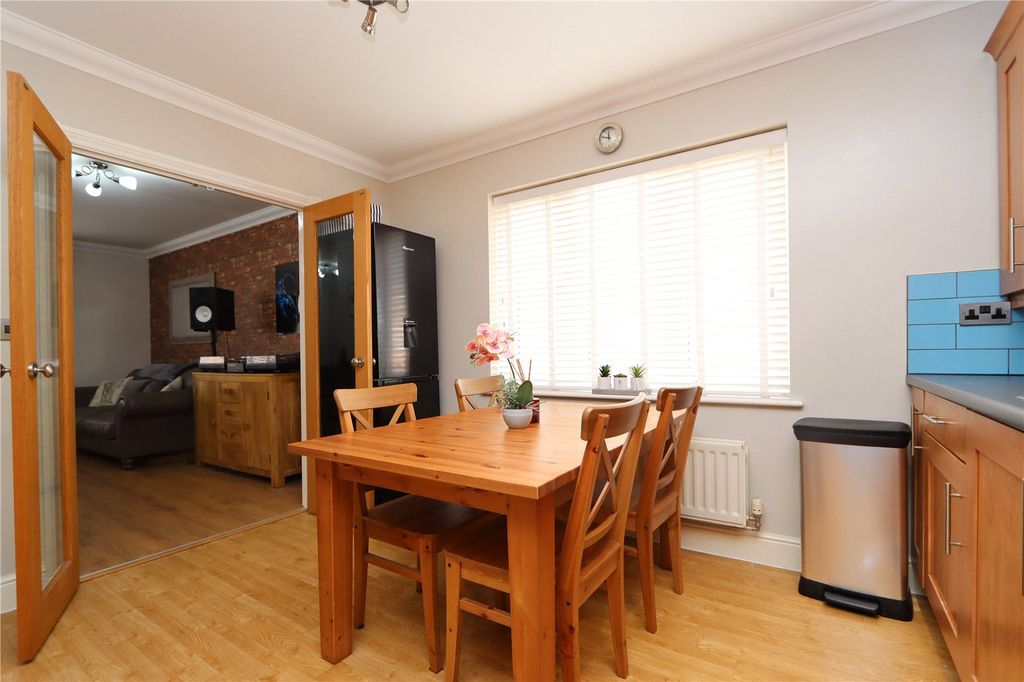 Property photo 2 of 16 Picture No. 15