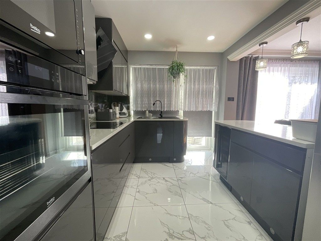 Property photo 3 of 14 Kitchen