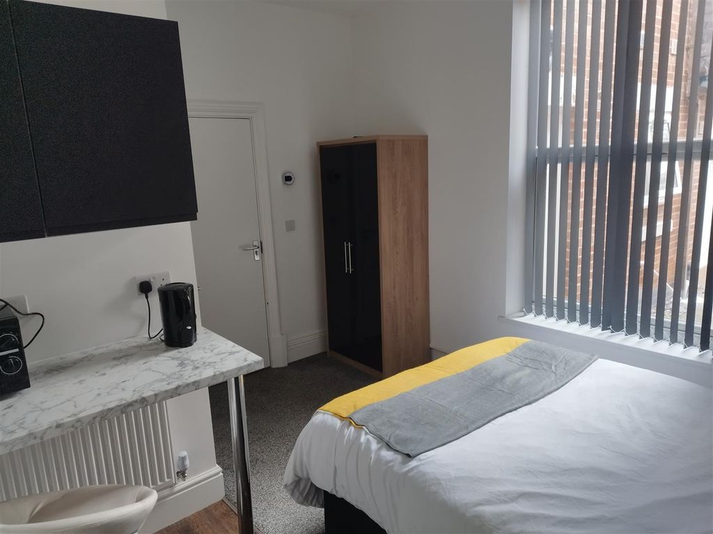 Property photo 3 of 6 Room