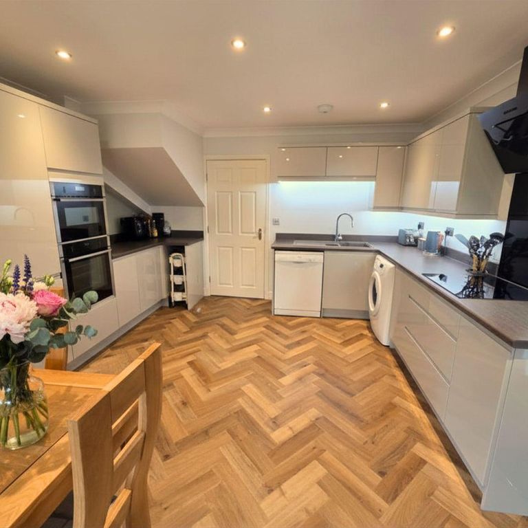 Property photo 3 of 15 Kitchen .Jpeg