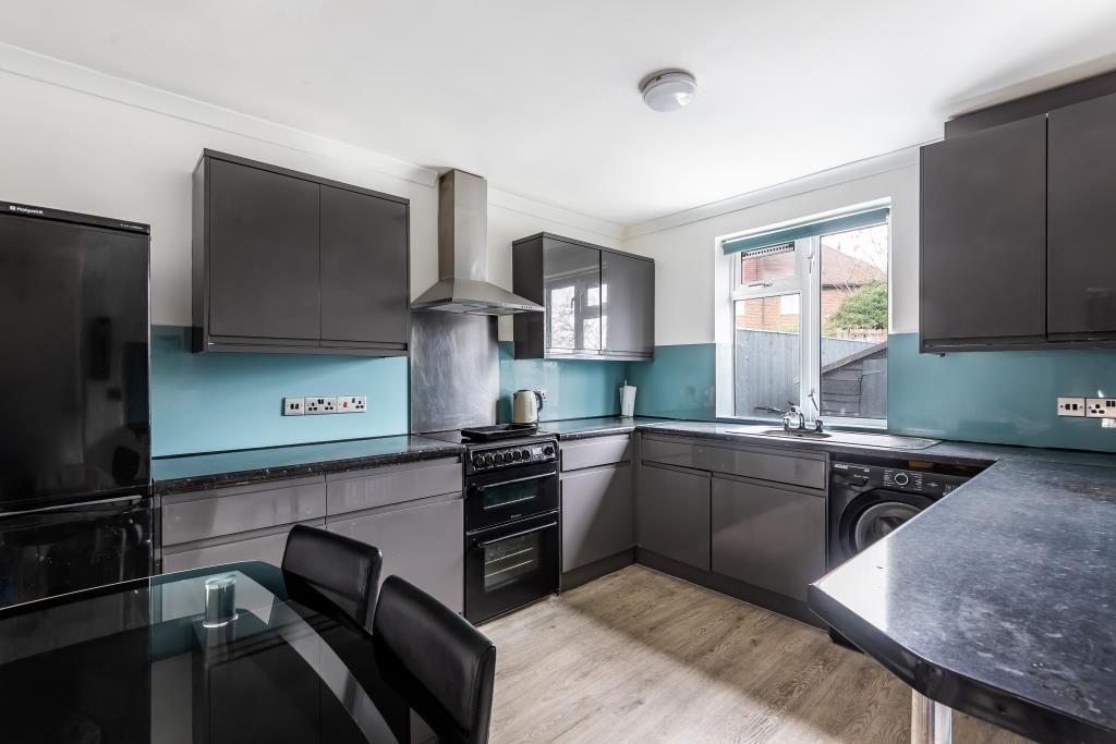 Property photo 3 of 10 Kitchen