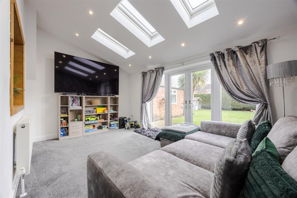 Property photo 3 of 22 Sitting Room