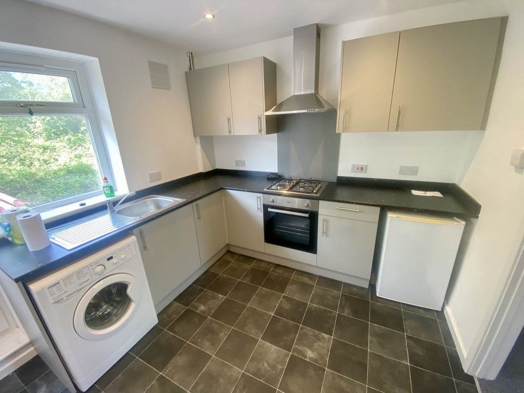 Property photo 1 of 17 Kitchen