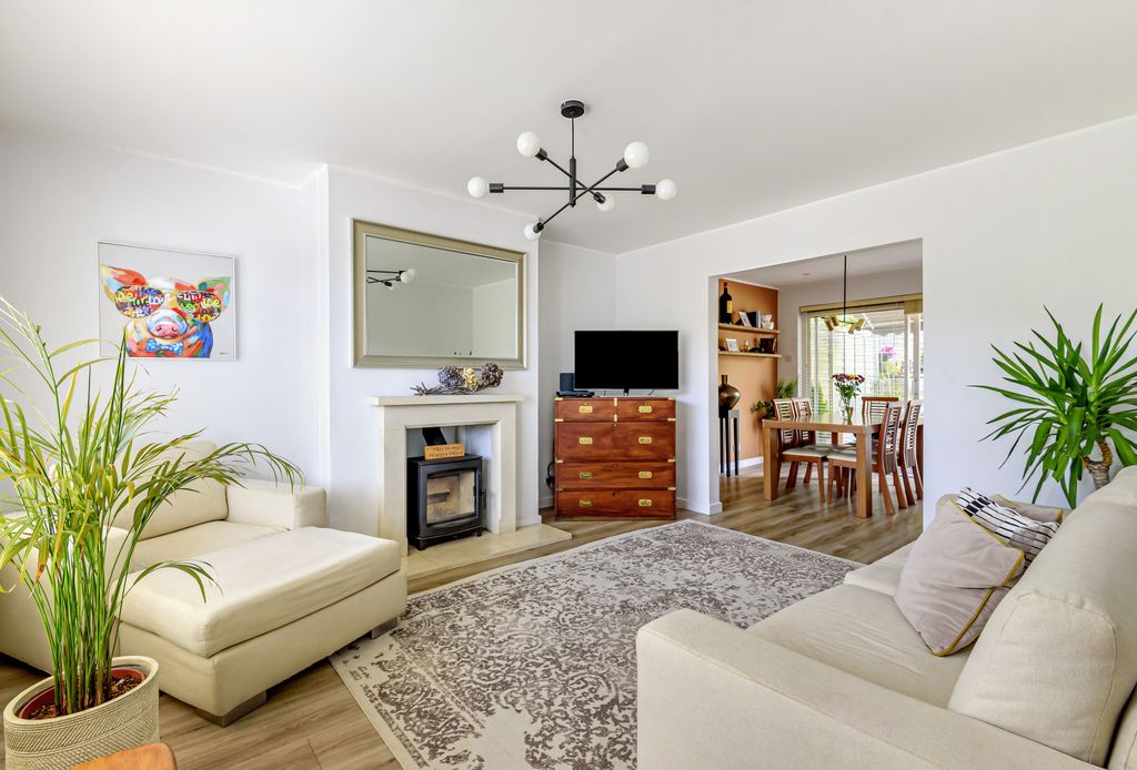 Property photo 3 of 18 Sitting Room