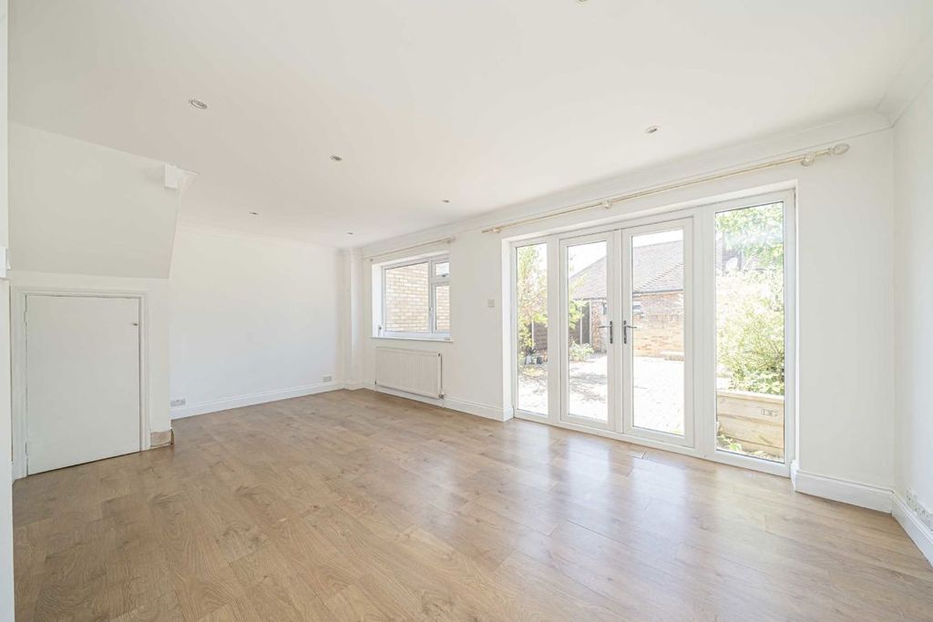 Property photo 2 of 7