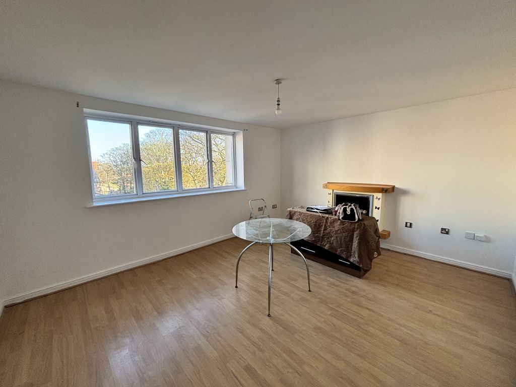 Property photo 3 of 7 Gallery