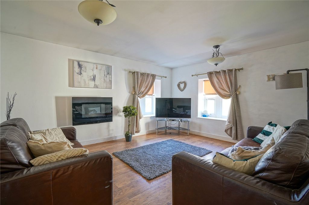 Property photo 2 of 7 Picture No. 01