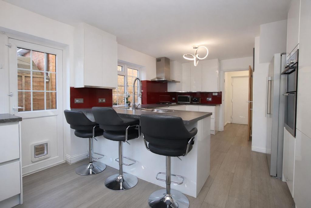 Property photo 3 of 21 Kitchen