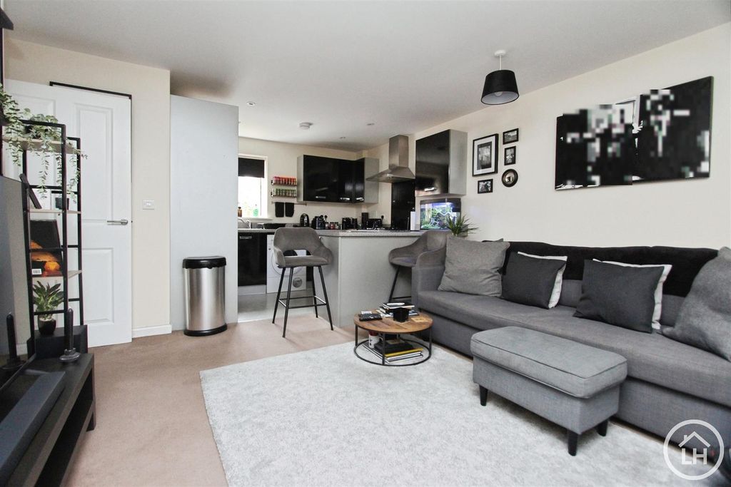 Property photo 3 of 10 Open Plan Lounge