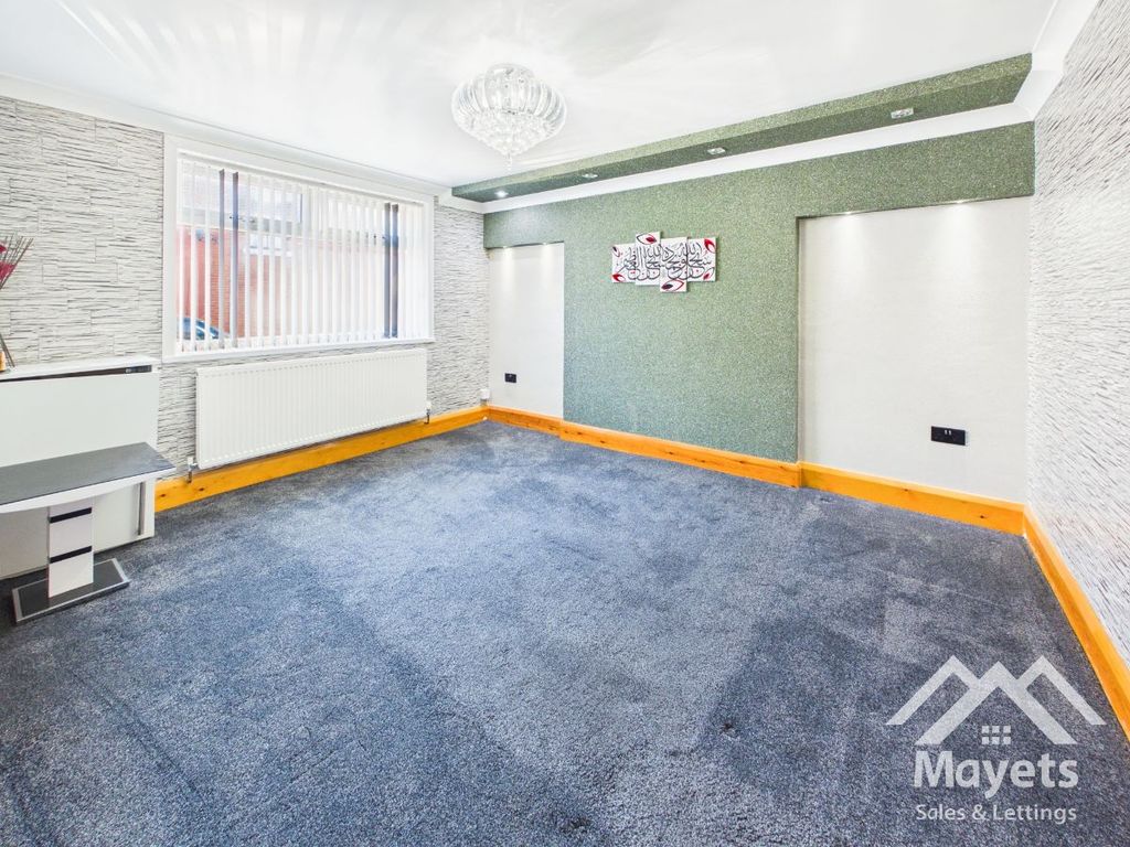 Property photo 2 of 30