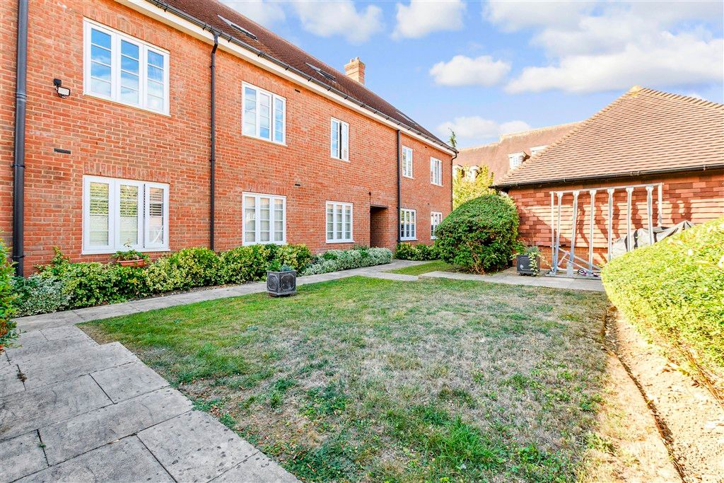 Property photo 2 of 9 Communal Gardens